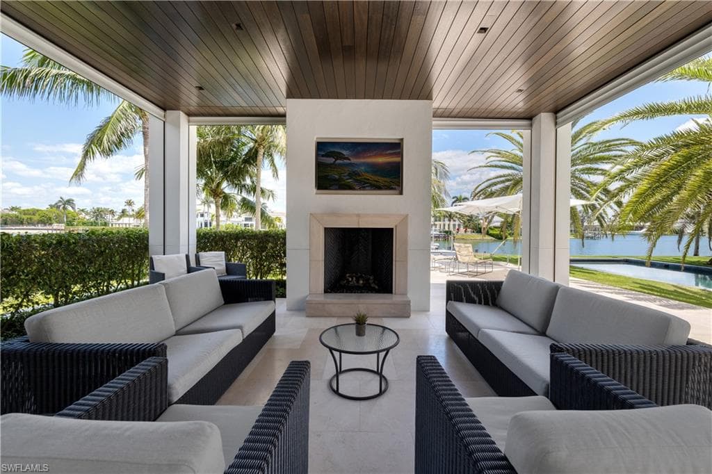 3655 Fort Charles Dr, Naples, FL 34102-35