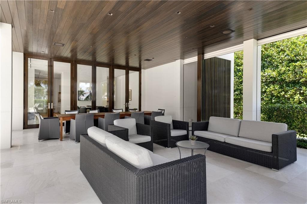 3655 Fort Charles Dr, Naples, FL 34102-37