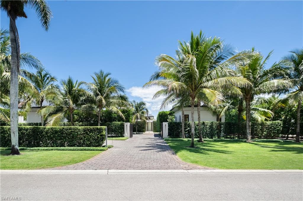 3655 Fort Charles Dr, Naples, FL 34102-43