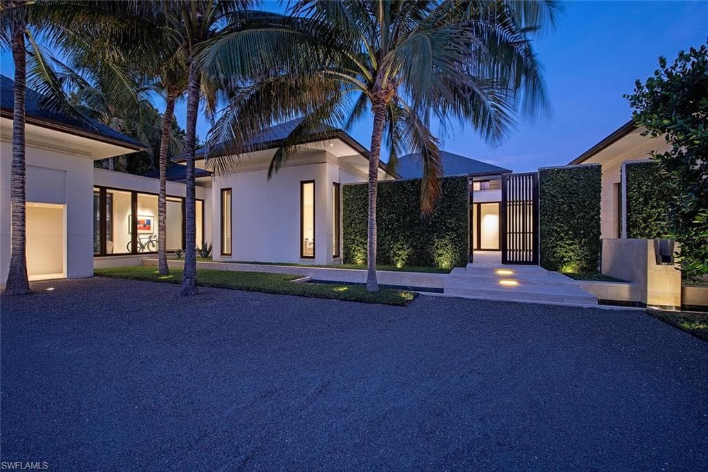 3655 Fort Charles Dr, Naples, FL 34102-5