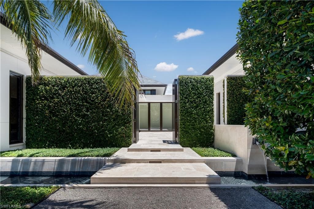 3655 Fort Charles Dr, Naples, FL 34102-6