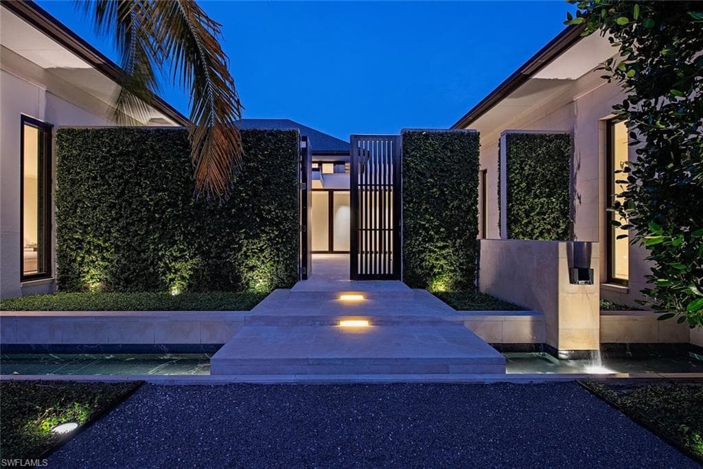 3655 Fort Charles Dr, Naples, FL 34102-7