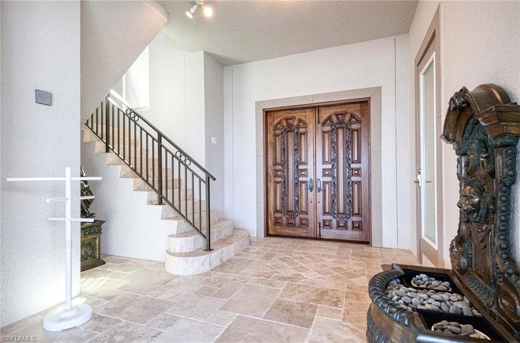 26 Dolphin Cir, Naples, FL 34113-10