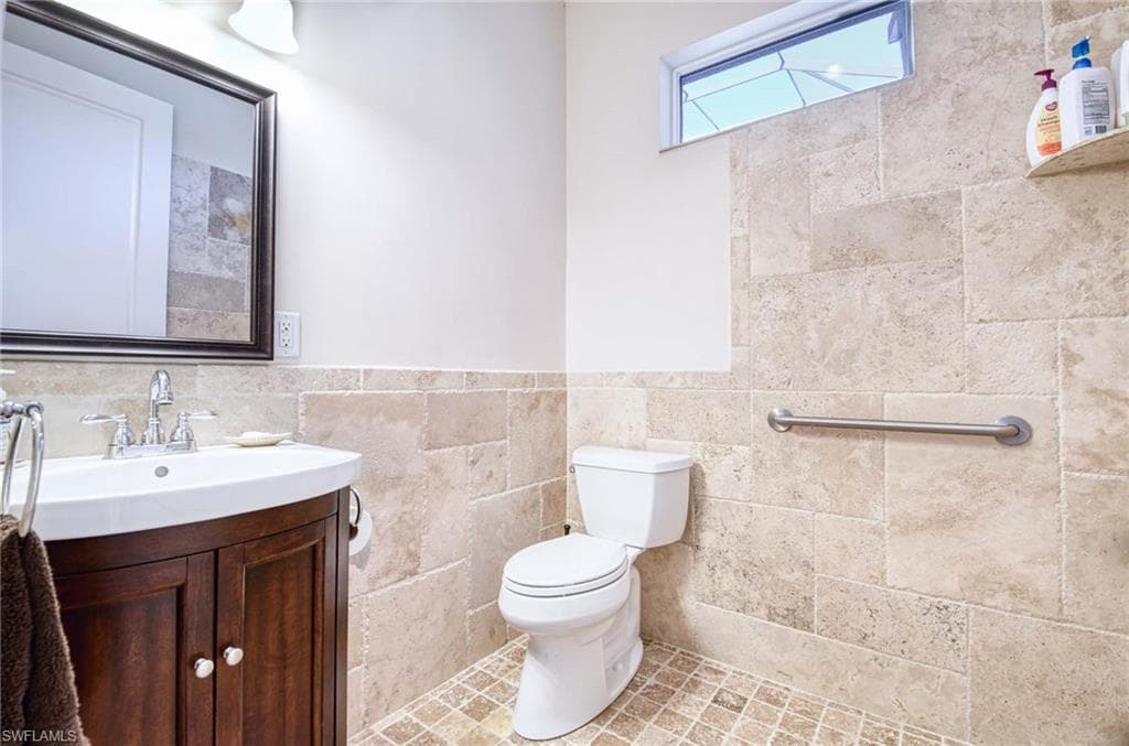 26 Dolphin Cir, Naples, FL 34113-13