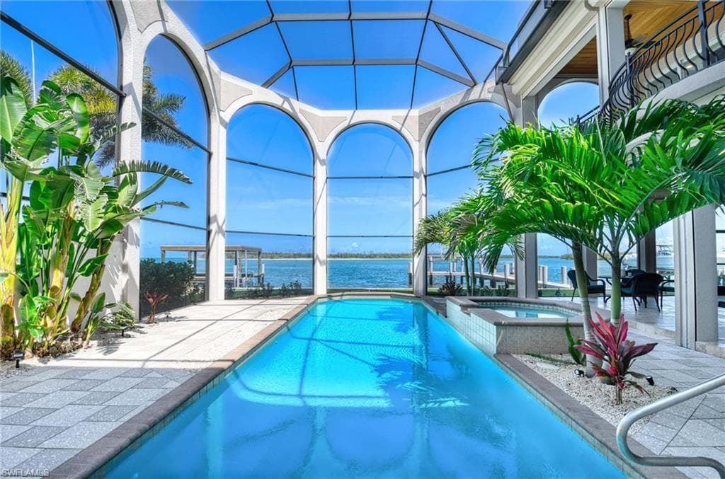 26 Dolphin Cir, Naples, FL 34113-18