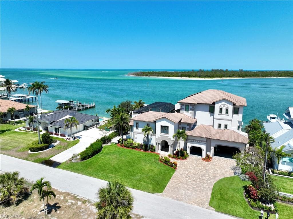 26 Dolphin Cir, Naples, FL 34113-2