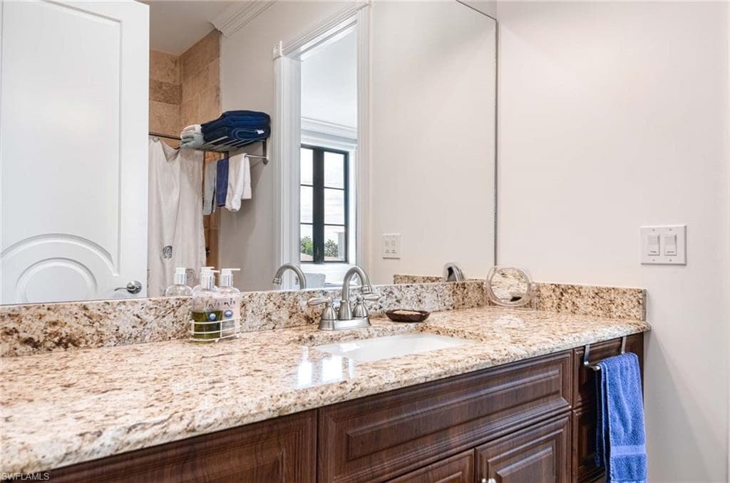 26 Dolphin Cir, Naples, FL 34113-33