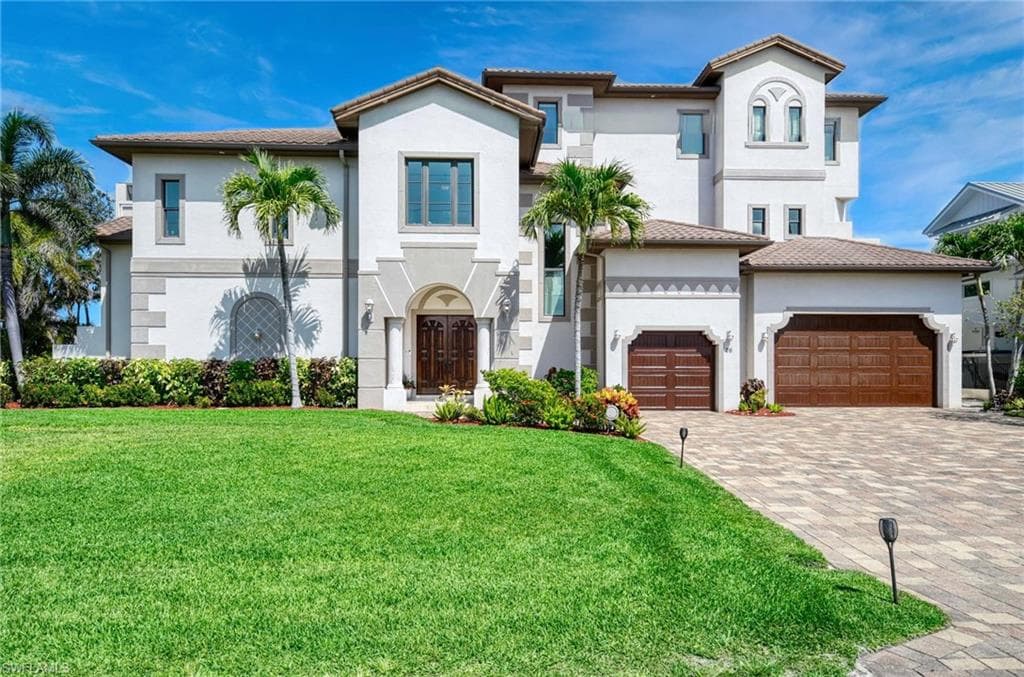 26 Dolphin Cir, Naples, FL 34113-4