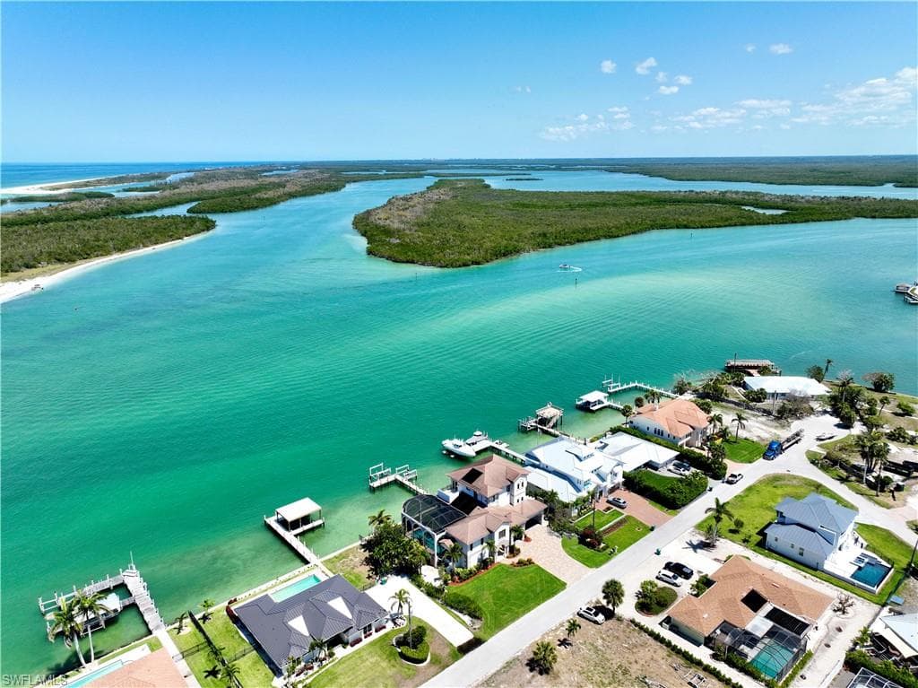 26 Dolphin Cir, Naples, FL 34113-8