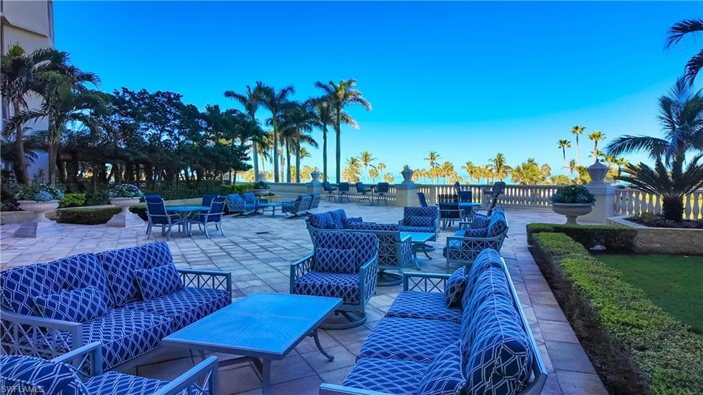 4021 Gulf Shore Blvd N 1704, Naples, FL 34103-25