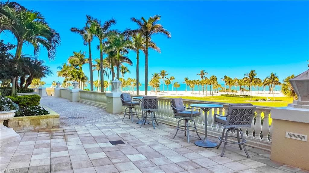 4021 Gulf Shore Blvd N 1704, Naples, FL 34103-26