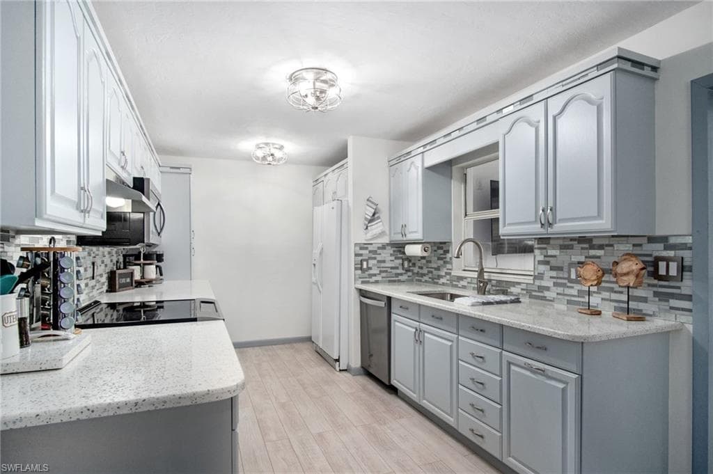740 106th Ave N, Naples, FL 34108-17
