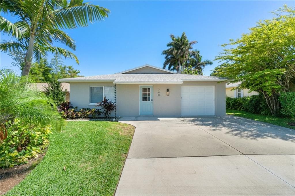 740 106th Ave N, Naples, FL 34108-2