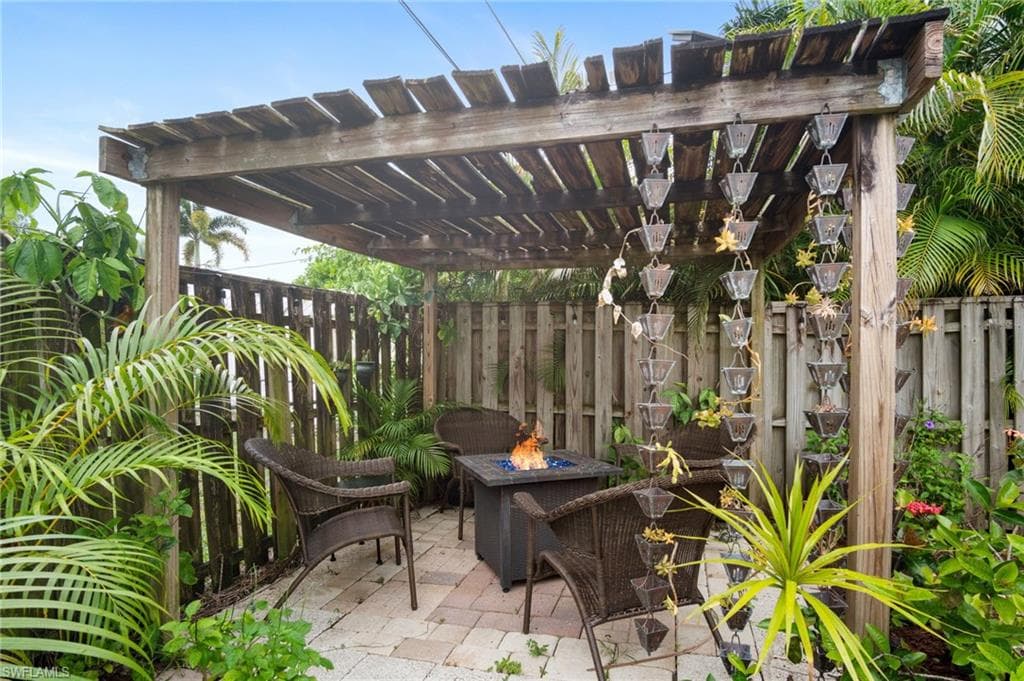 740 106th Ave N, Naples, FL 34108-32