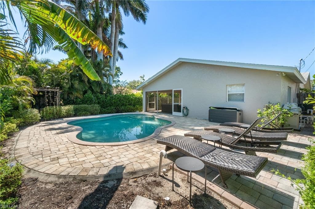 740 106th Ave N, Naples, FL 34108-35
