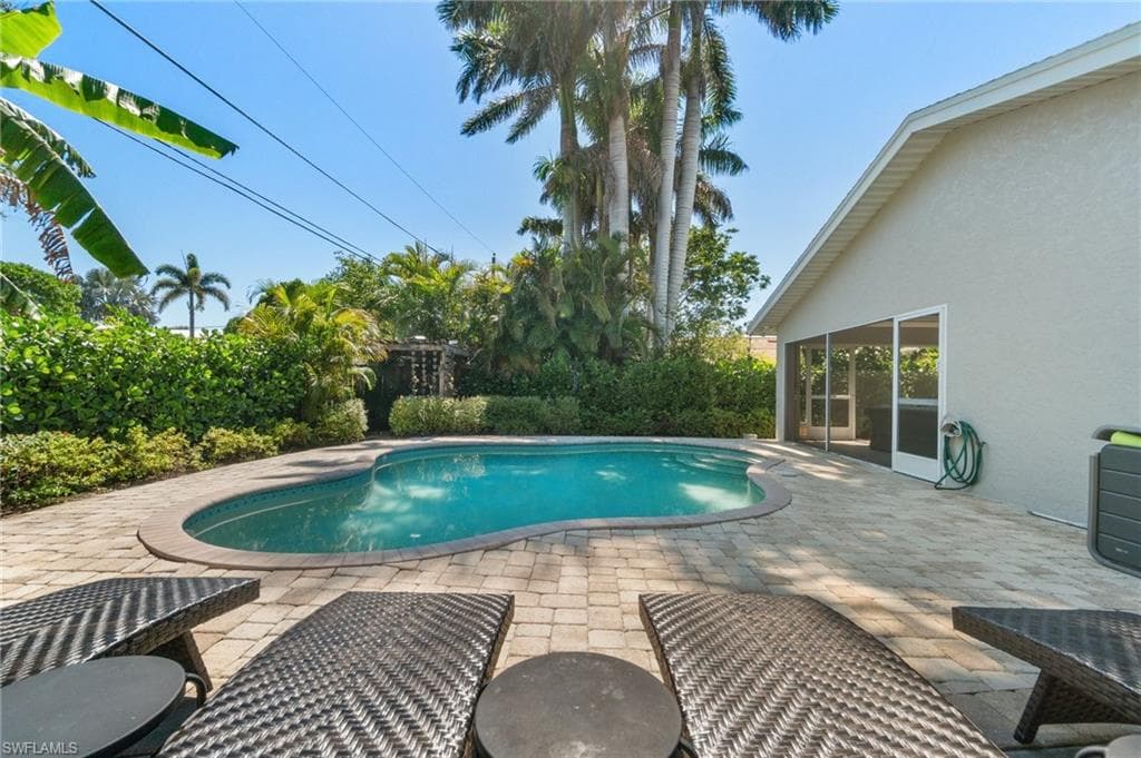 740 106th Ave N, Naples, FL 34108-3