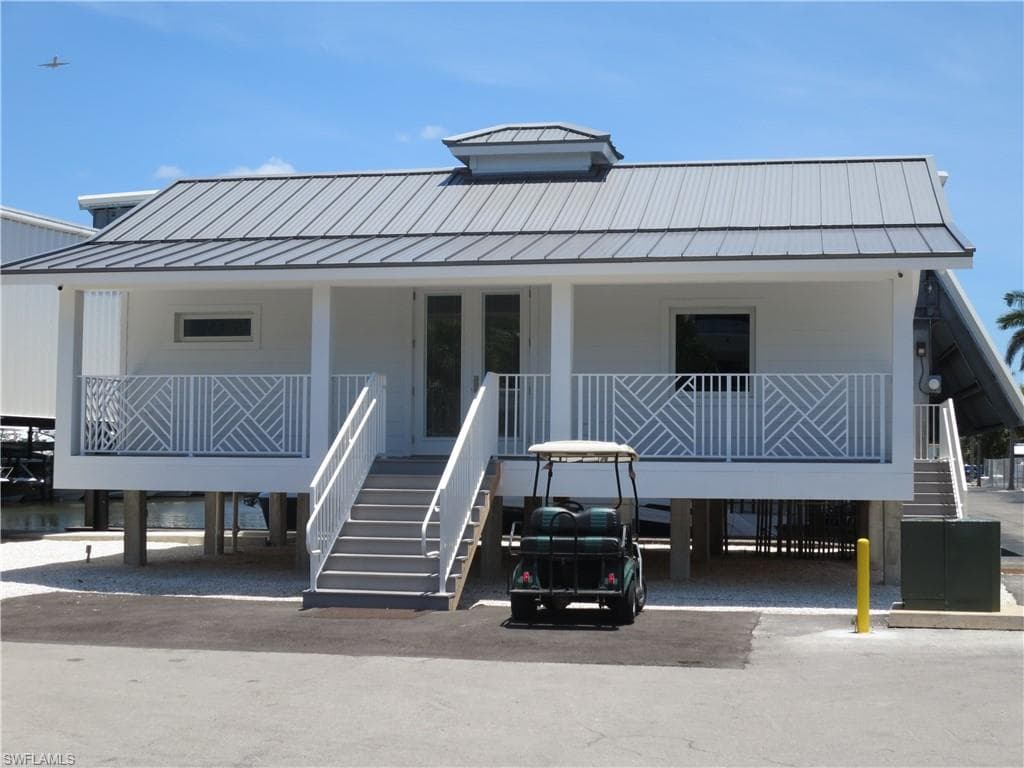 705 11th St S, Naples, FL 34102-4