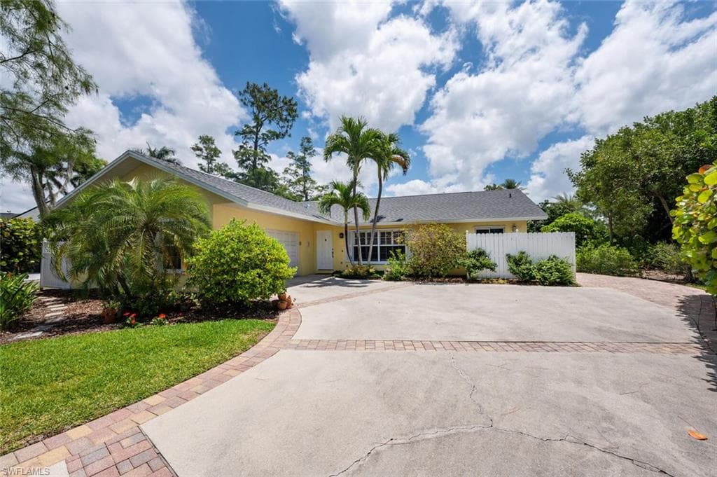 1794 Knights Ct, Naples, FL 34112-32