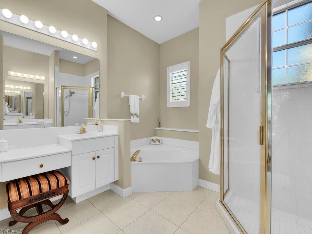 650 Vintage Reserve Cir 5c, Naples, FL 34119-12