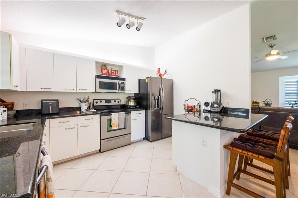 725 Grove Dr, Naples, FL 34120-9