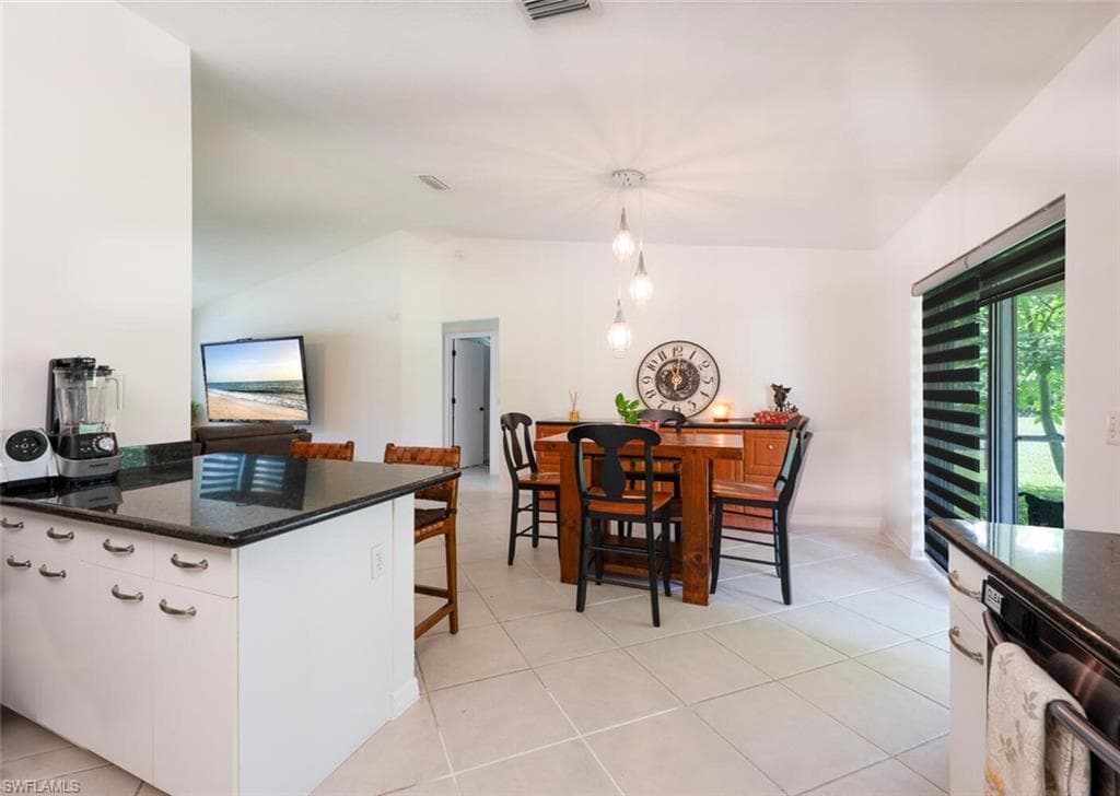 725 Grove Dr, Naples, FL 34120-10