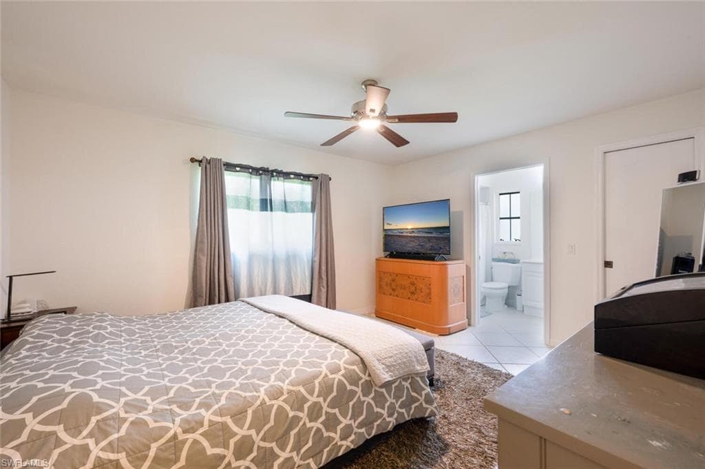 725 Grove Dr, Naples, FL 34120-11