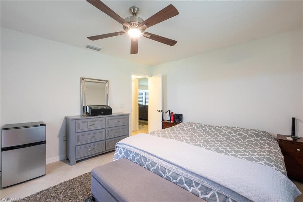725 Grove Dr, Naples, FL 34120-12
