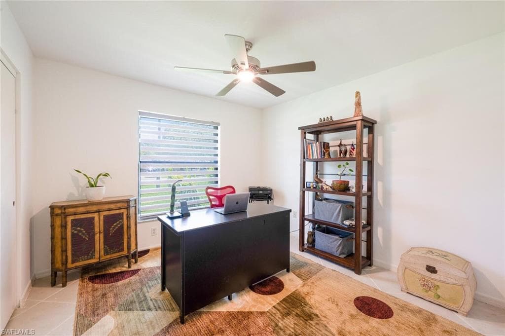 725 Grove Dr, Naples, FL 34120-14