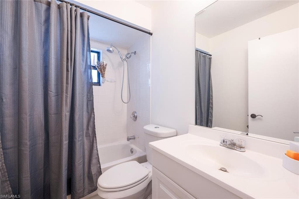 725 Grove Dr, Naples, FL 34120-16