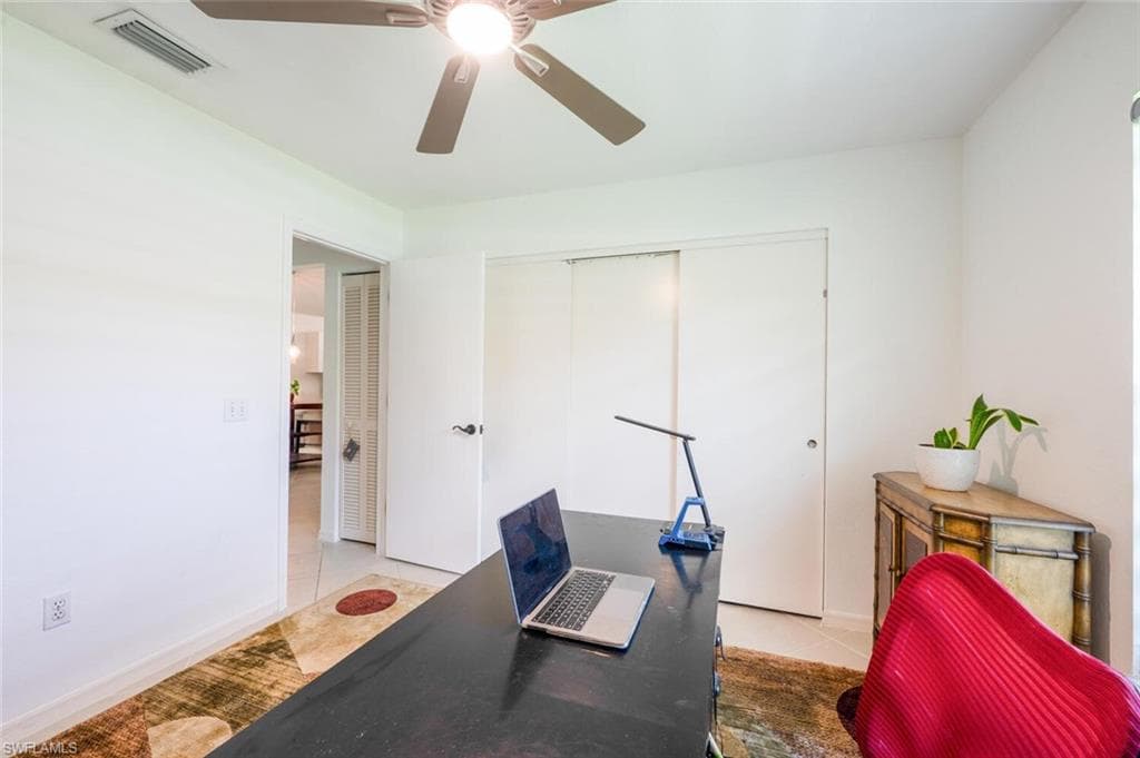 725 Grove Dr, Naples, FL 34120-21