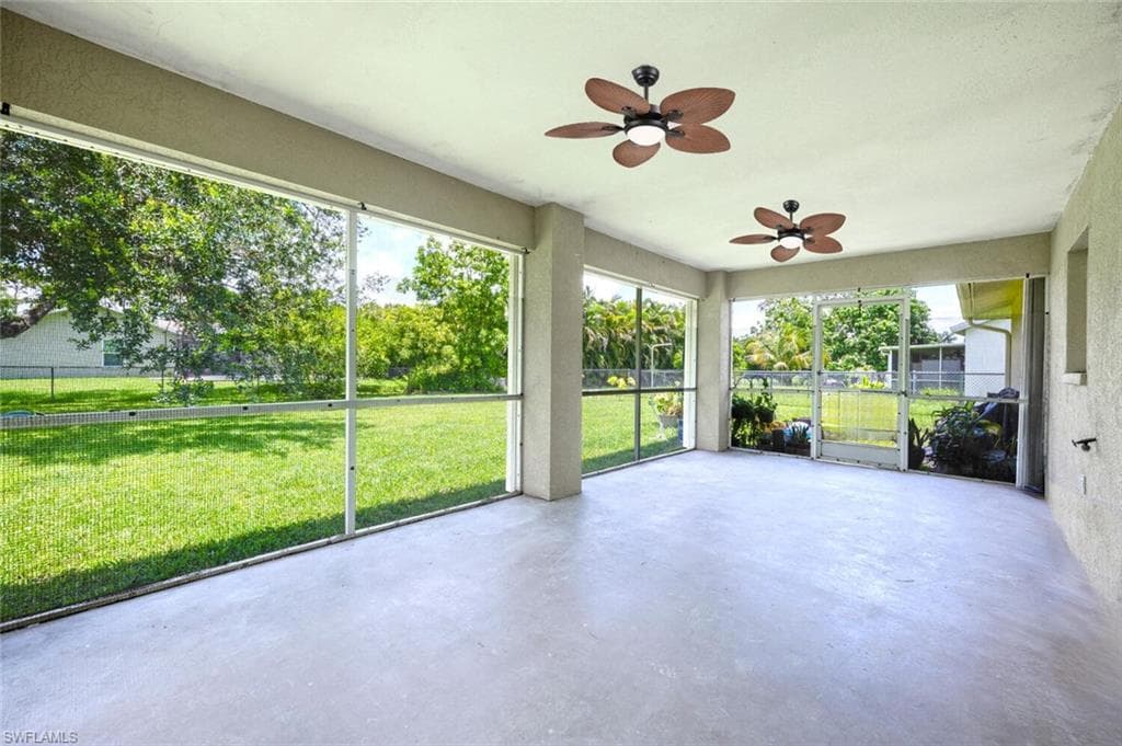725 Grove Dr, Naples, FL 34120-22