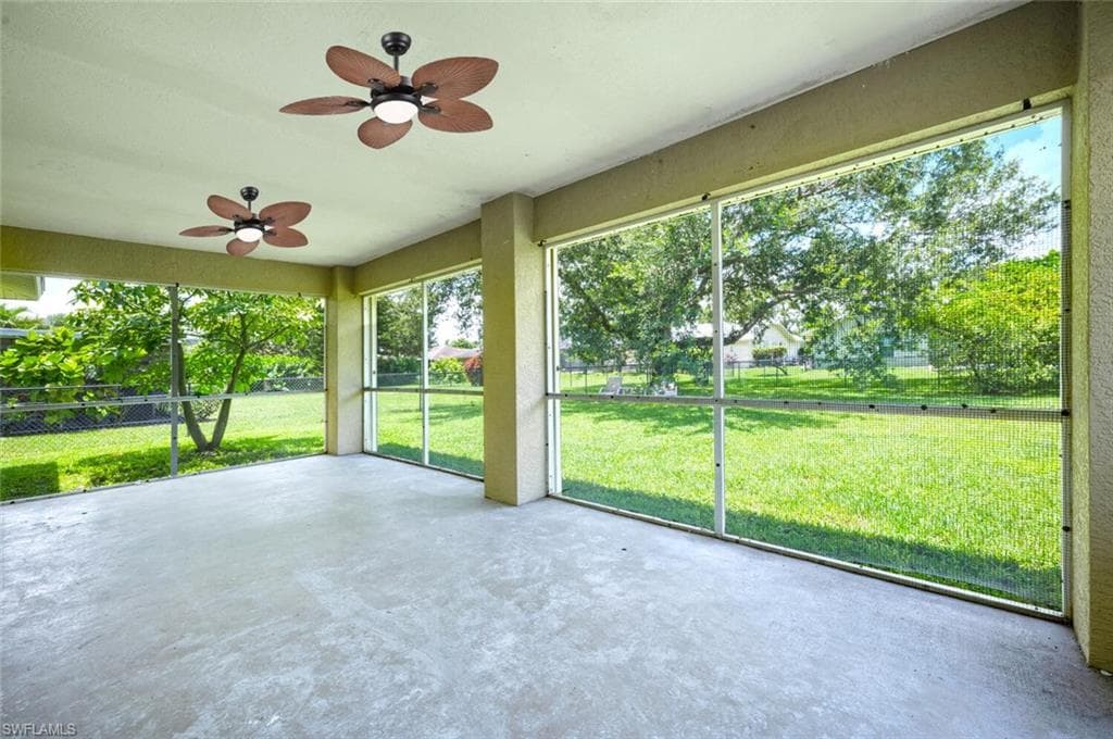 725 Grove Dr, Naples, FL 34120-23