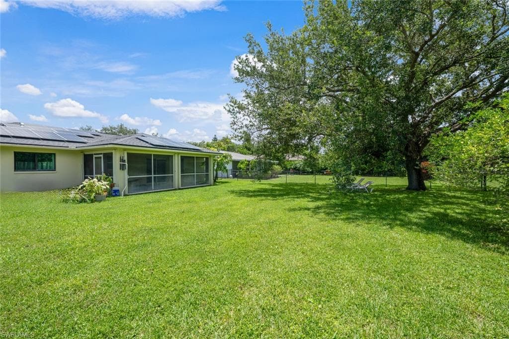 725 Grove Dr, Naples, FL 34120-25