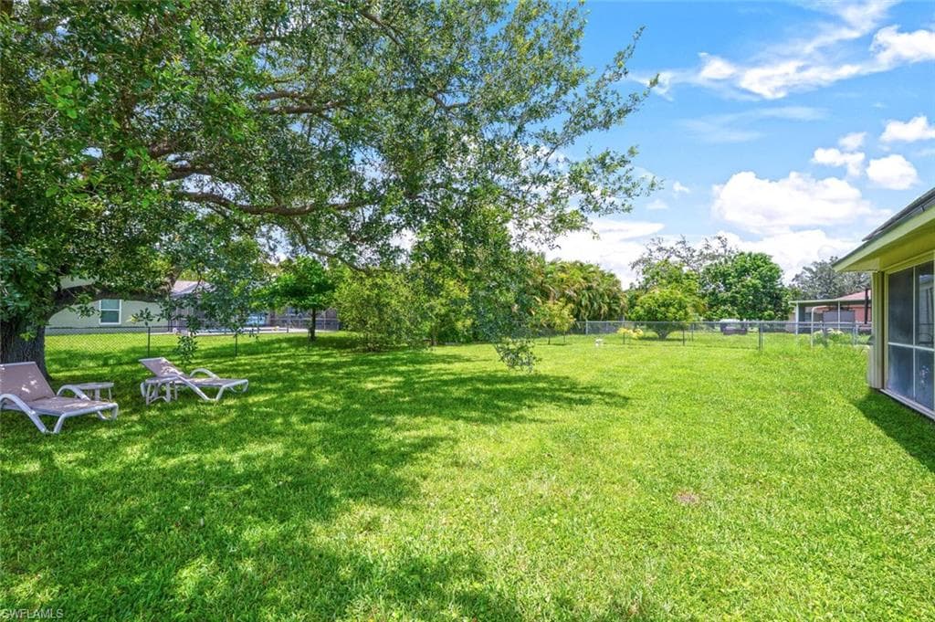 725 Grove Dr, Naples, FL 34120-28