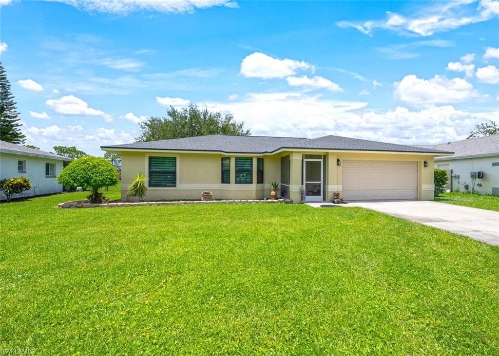 725 Grove Dr, Naples, FL 34120-2