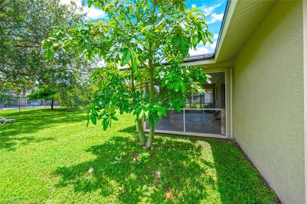 725 Grove Dr, Naples, FL 34120-29
