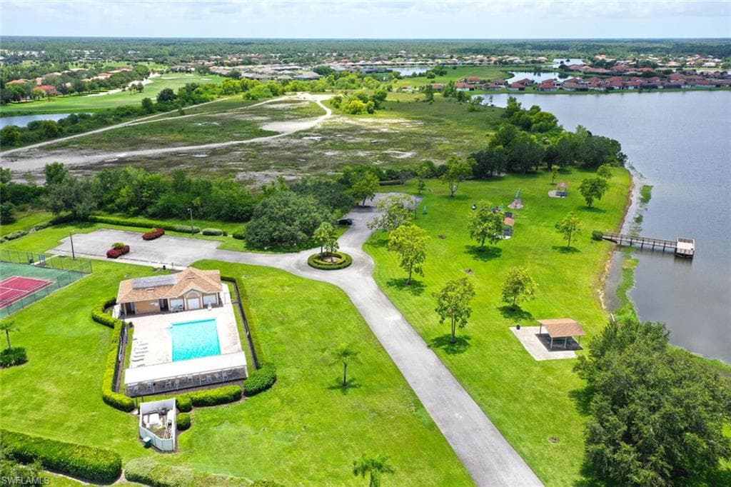 725 Grove Dr, Naples, FL 34120-31