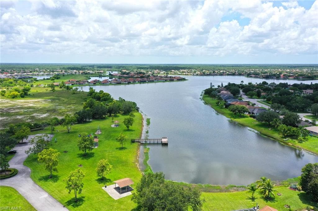 725 Grove Dr, Naples, FL 34120-32