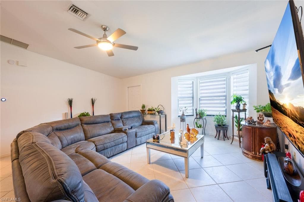 725 Grove Dr, Naples, FL 34120-4