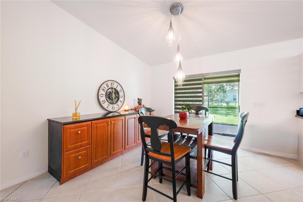 725 Grove Dr, Naples, FL 34120-7