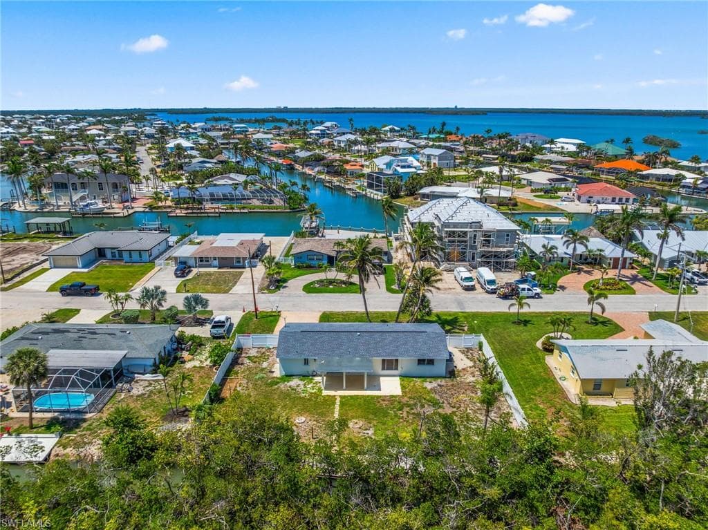 32 Fairview Blvd, Fort Myers Beach, FL 33931-18