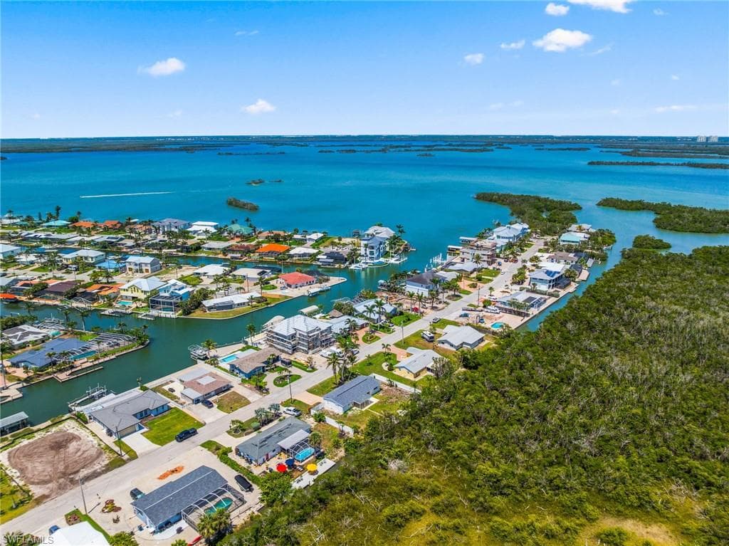 32 Fairview Blvd, Fort Myers Beach, FL 33931-25