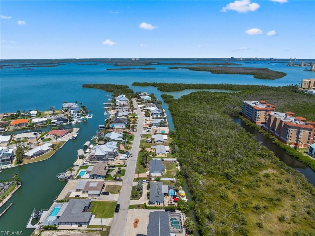 32 Fairview Blvd, Fort Myers Beach, FL 33931-26