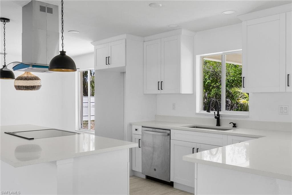 32 Fairview Blvd, Fort Myers Beach, FL 33931-4