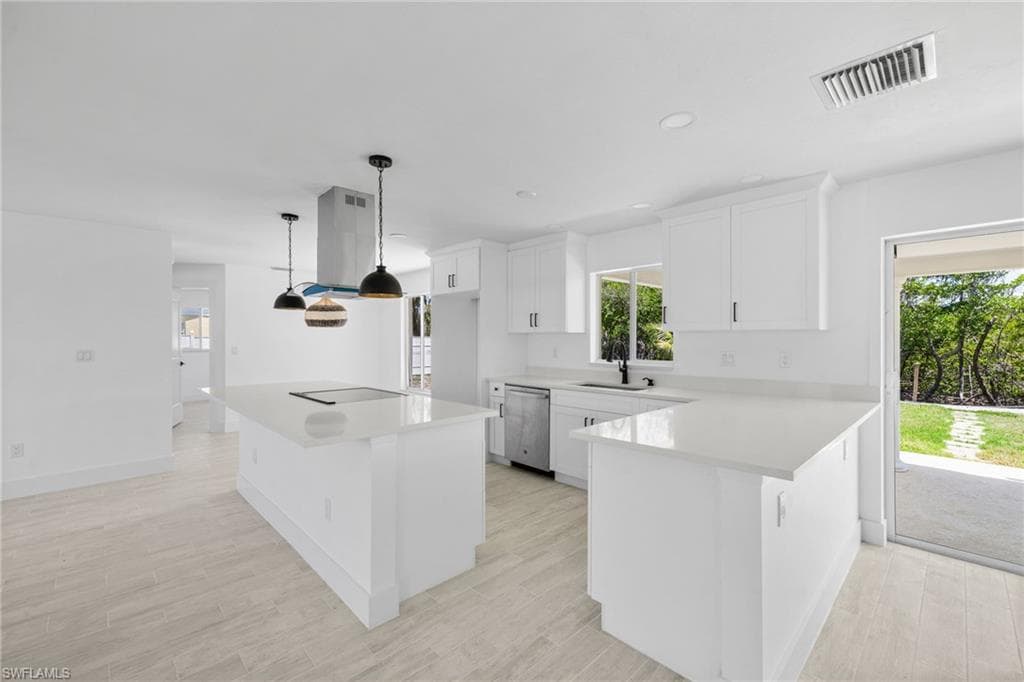 32 Fairview Blvd, Fort Myers Beach, FL 33931-7