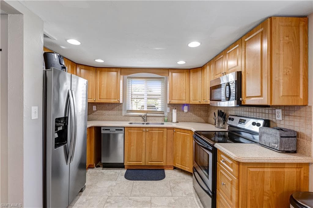2100 Barkeley Ln 1, Fort Myers, FL 33907-3