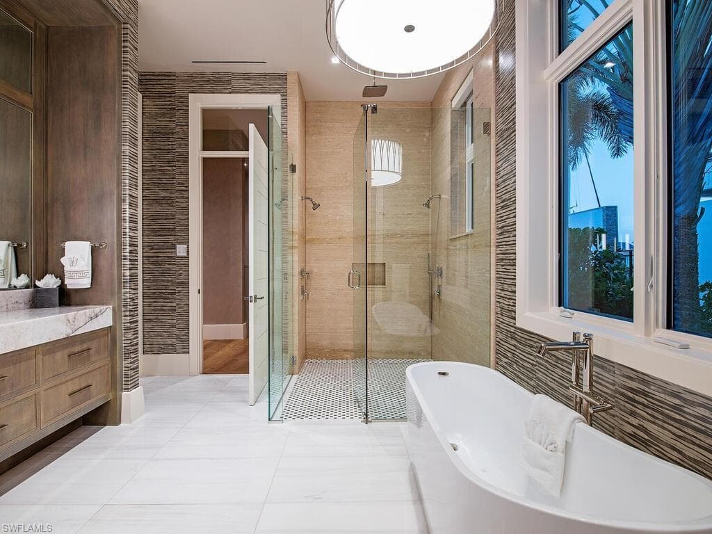 661 Galleon Dr, Naples, FL 34102-17