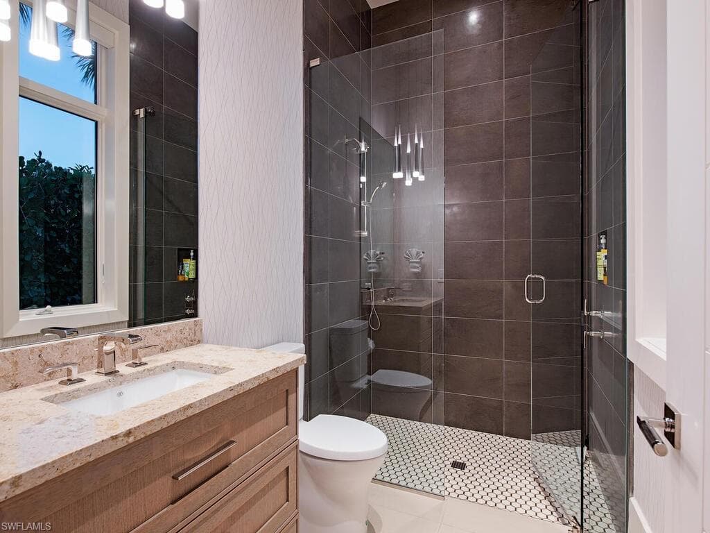 661 Galleon Dr, Naples, FL 34102-19