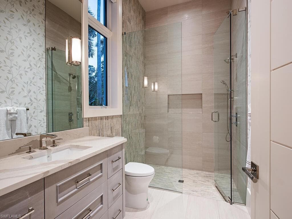661 Galleon Dr, Naples, FL 34102-21