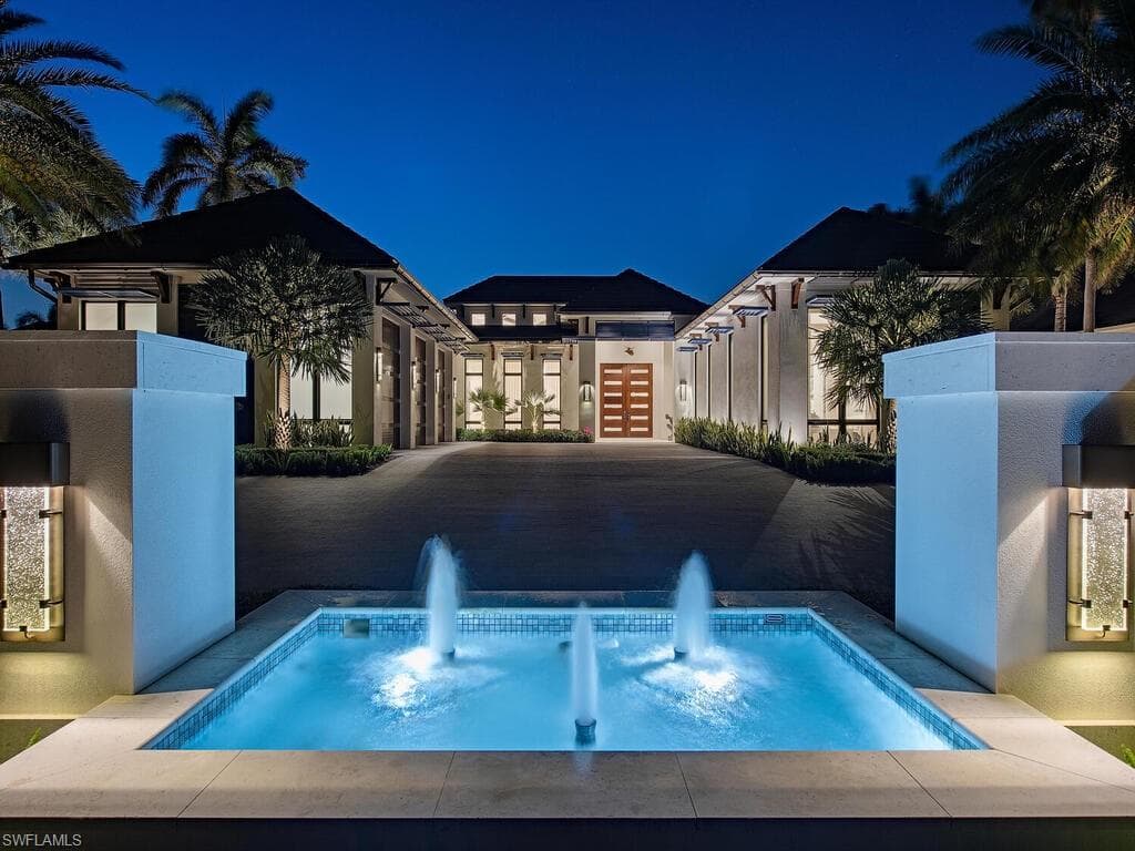 661 Galleon Dr, Naples, FL 34102-2